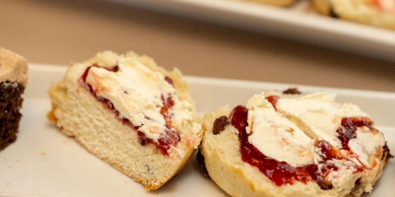 Cream tea scones