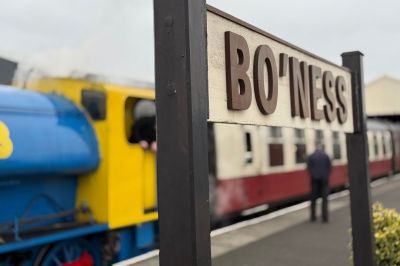Bo'ness station sign