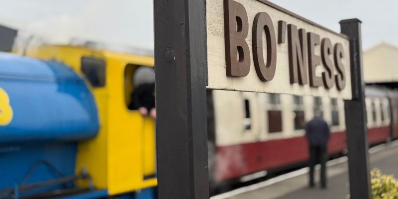 Bo'ness station sign